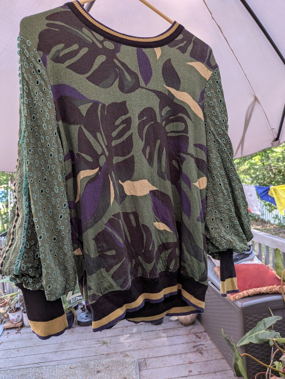 Green Patterned Balloon-Sleeve Women's Top